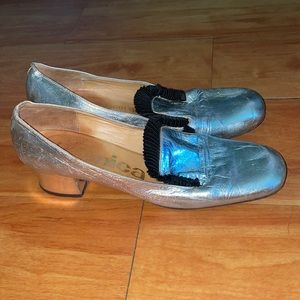 60s silver leather shoes. Size 6.
